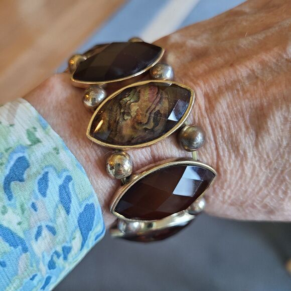 Vintage Gold Tone Stretch Bracelet Faceted Brown Stones With Iridescent Accents - Picture 4 of 10